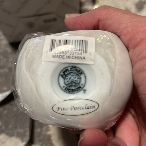 Appletree design porcelain snowman Christmas ornament new in box. - Picture 4 of 4